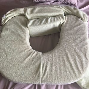 Nursing pillow